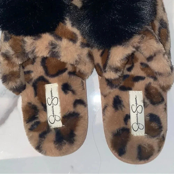 Jessica simpson leopard print slippers with black puff! Size M 7-8 - Picture 10 of 10